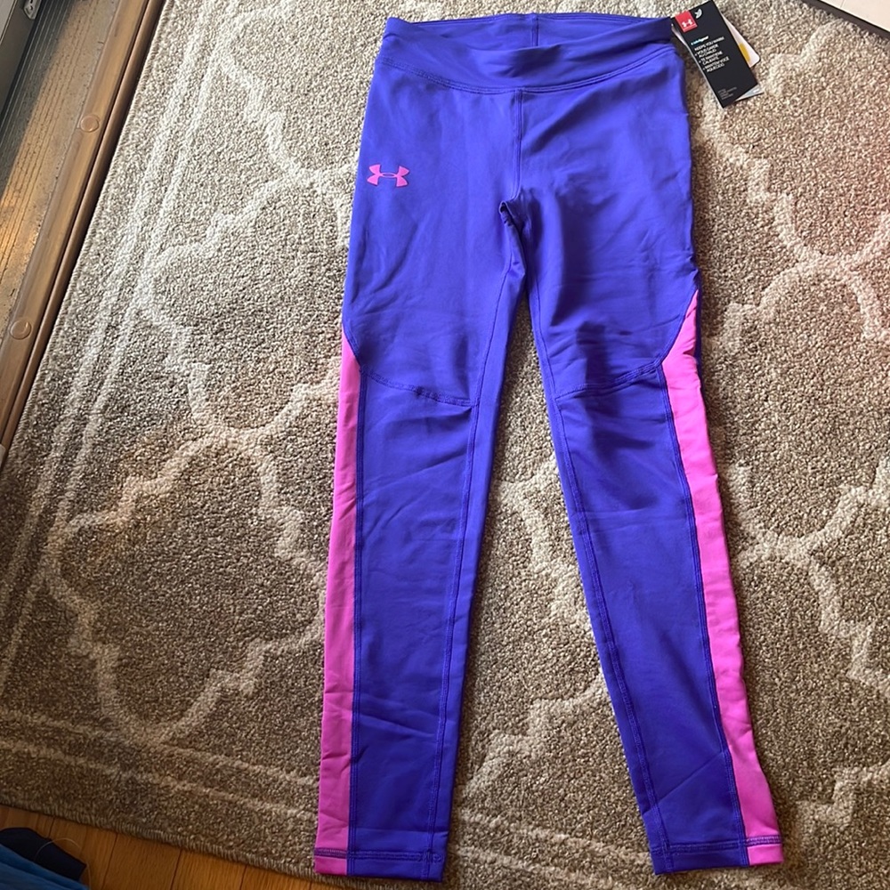 Girls size medium. New with tags. Under armor leggings!